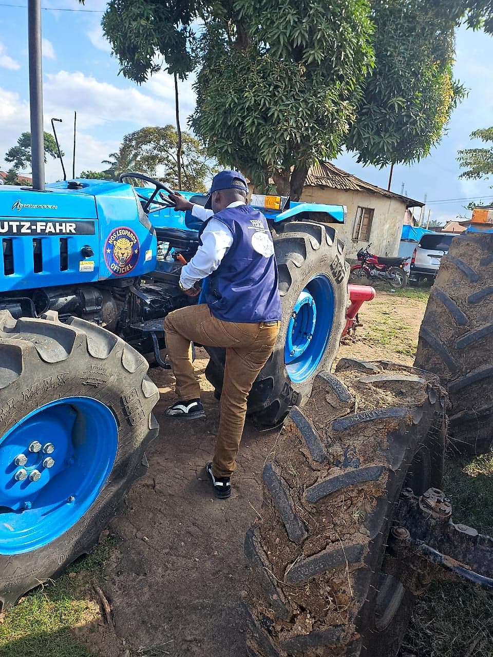 Prise en main d'un tracteur par un membre de la Fédération